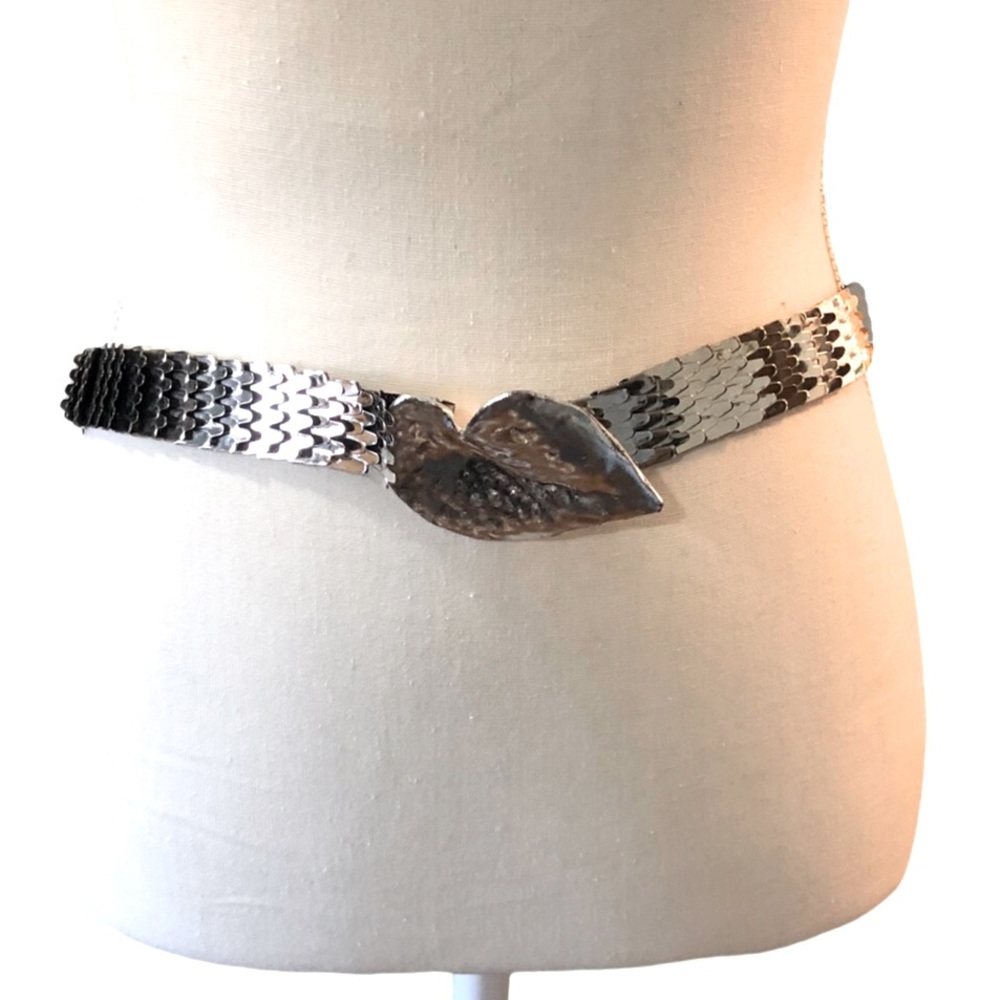 Vintage 80s Silver Metal Mermaid Scale‎ Stretch Statement Belt Leaf Buckle Retro